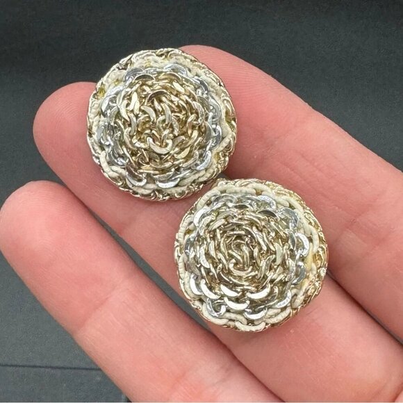Vintage Three Tone Metal Chain Dome Earrings - Clip On - Picture 6 of 13